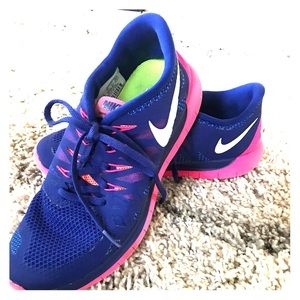 Woman’s Nike Free Shoes 9.5